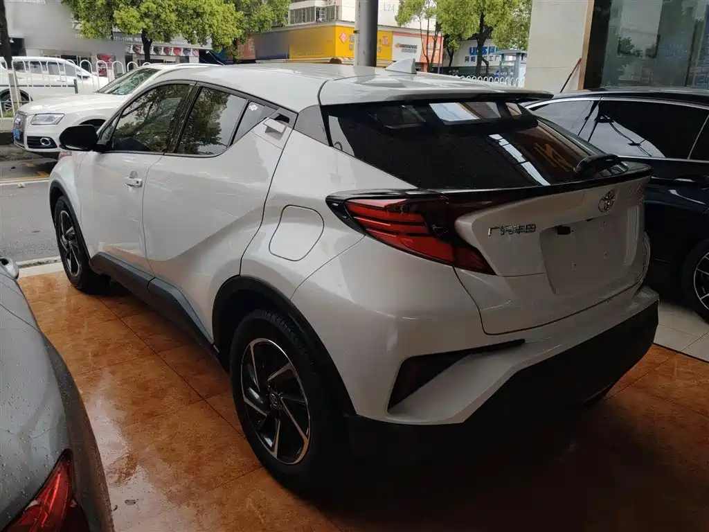 Toyota C-HR 2022 — фото 23