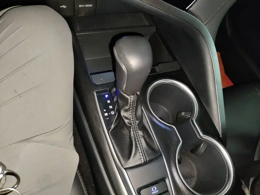 Toyota Camry 2023 — фото 14