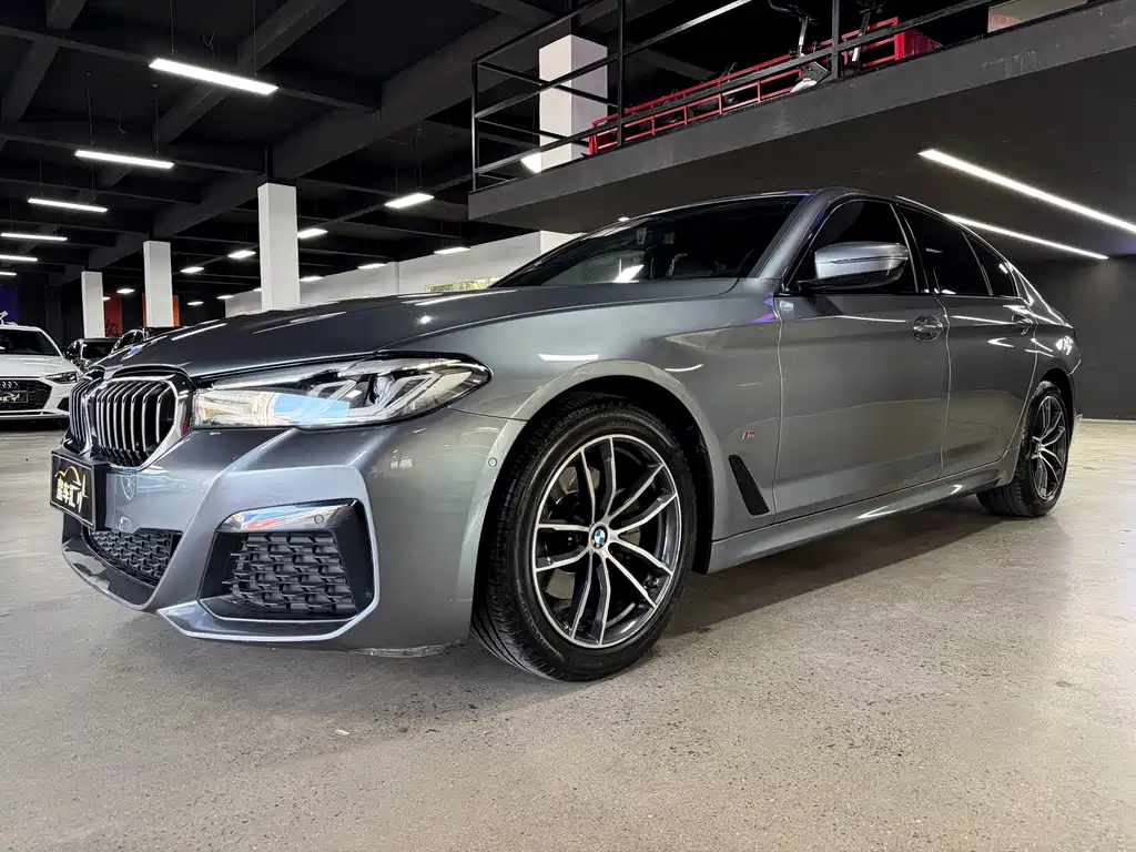 BMW 5 Series 2021 — фото 1