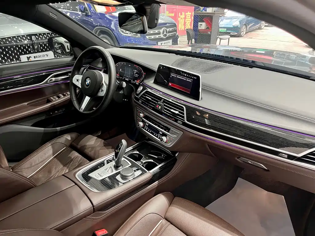 BMW 7 Series 2019 — фото 11
