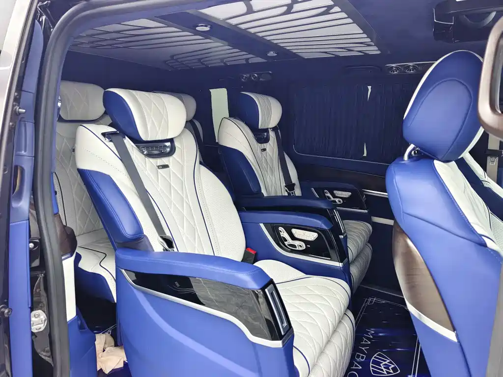 Mercedes-Benz V-Class 2023 — фото 17