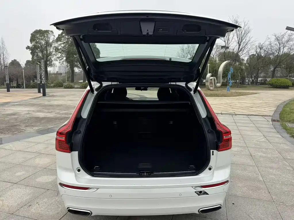 Volvo XC60 2021 — фото 26