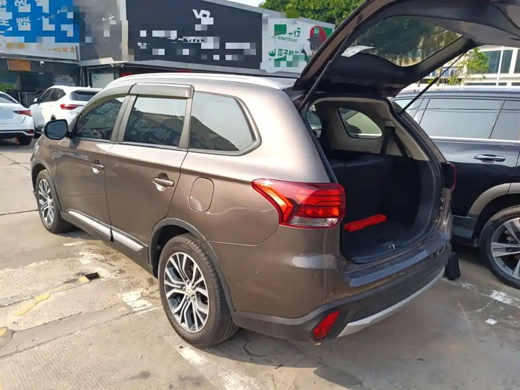 Mitsubishi Outlander 2018 — фото 23