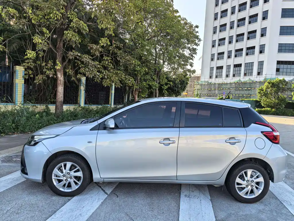 Toyota Yaris L 2019 — фото 8