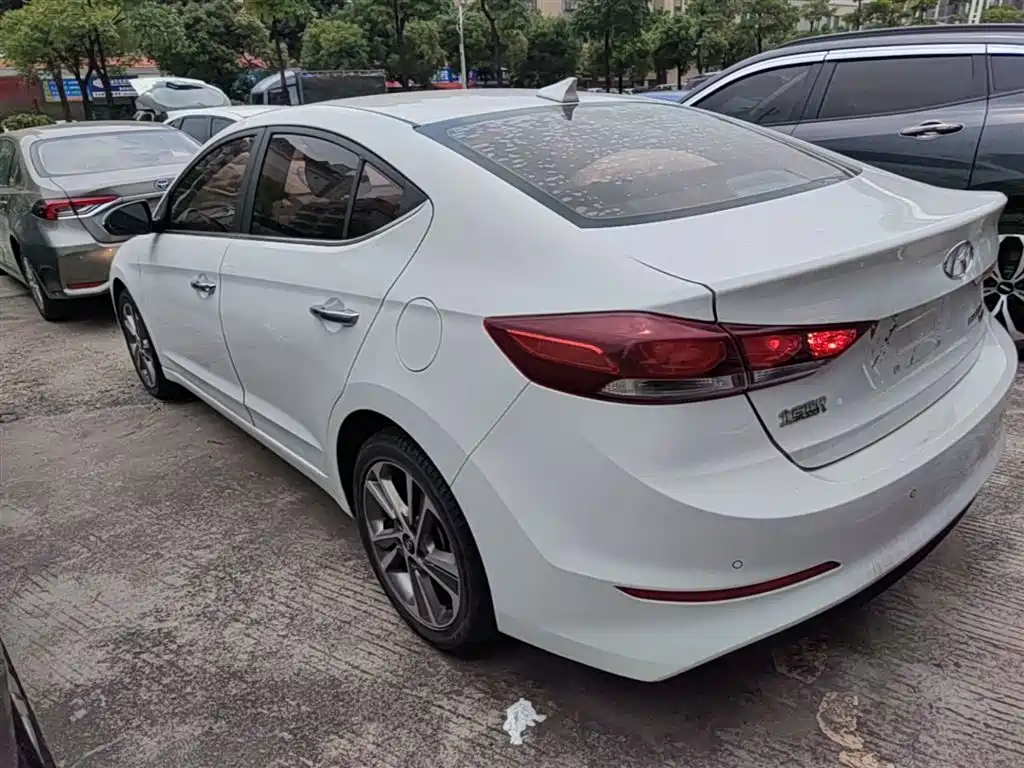 Hyundai Elantra 2019 — фото 5