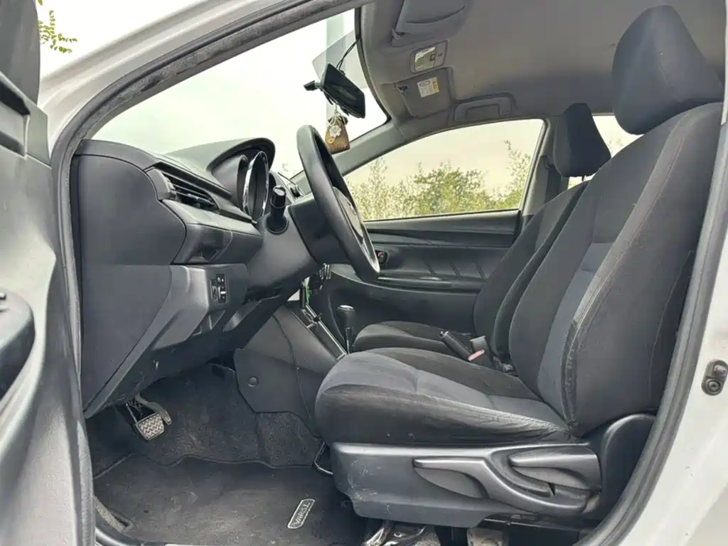 Toyota Yaris L 2018 — фото 13