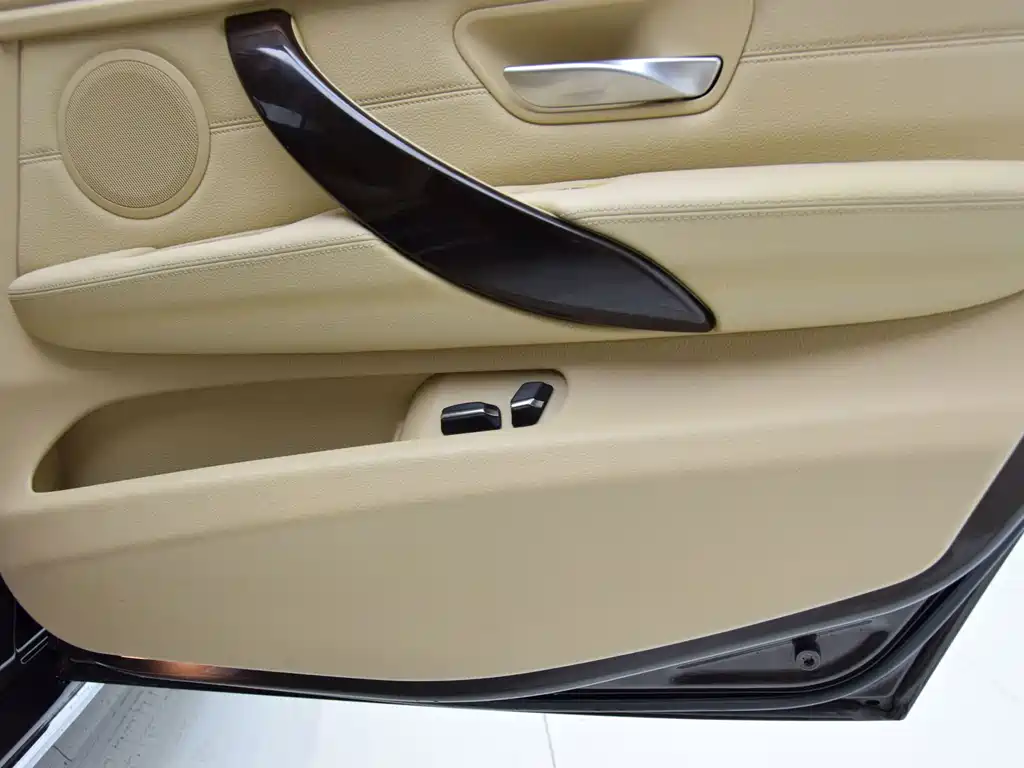 BMW 3 Series 2015 — фото 17