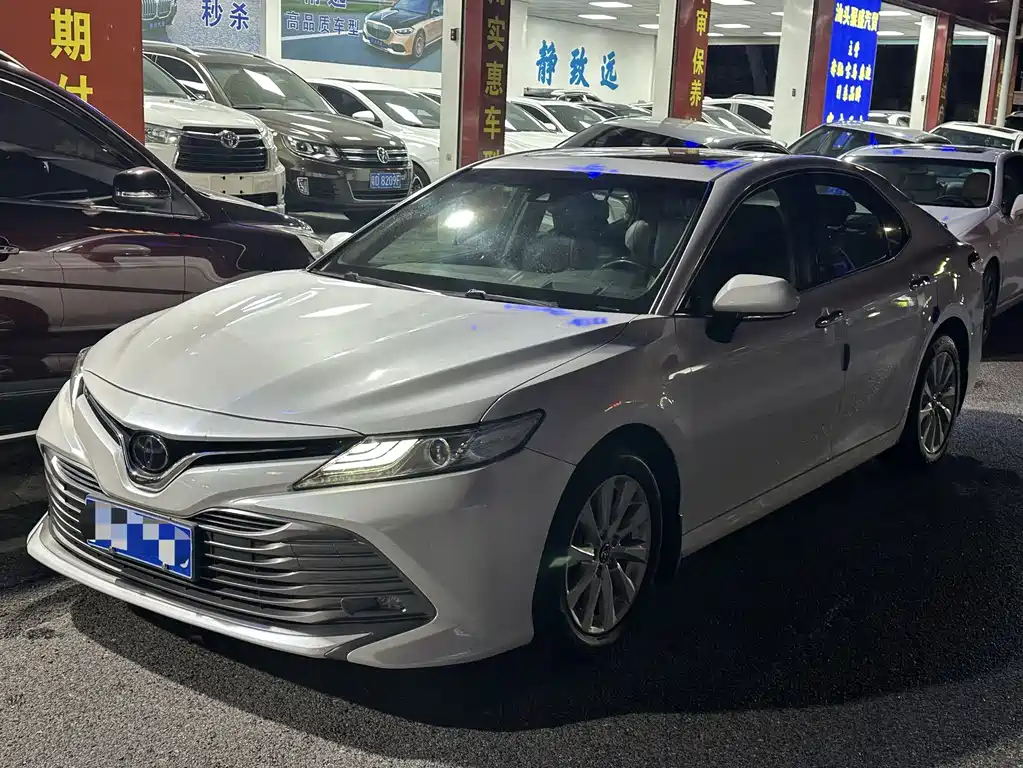 Toyota Camry 2019 — фото 1