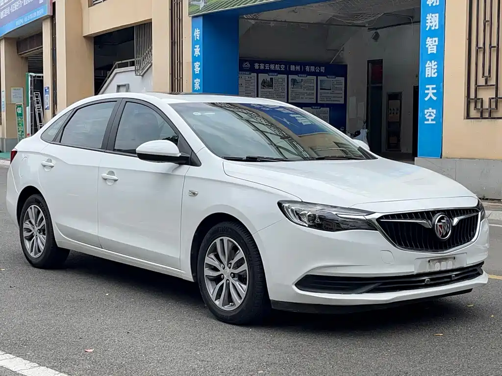 Buick Excelle 2023 — фото 1
