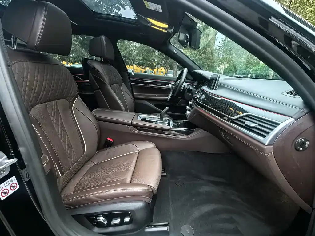 BMW 7 Series 2019 — фото 12