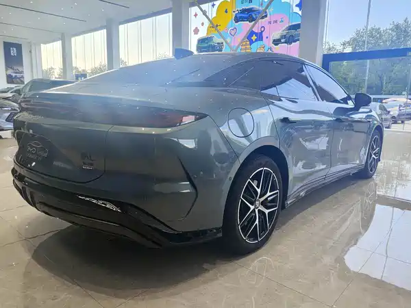 BYD Han L 2025