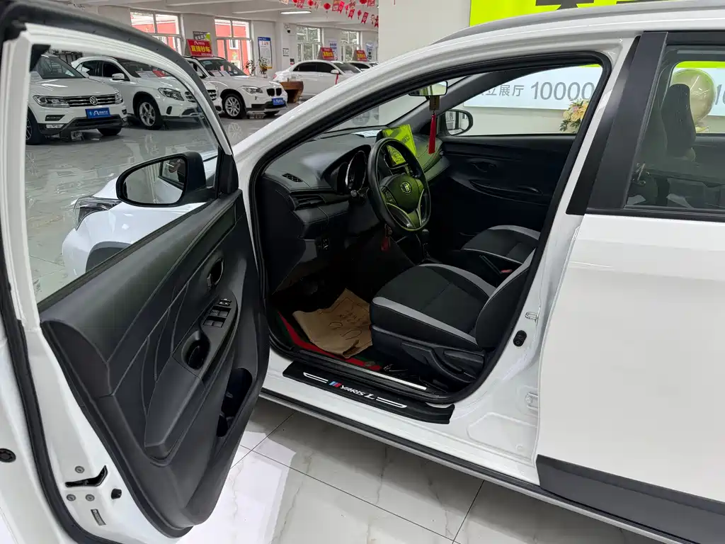 Toyota Yaris L 2023 — фото 12