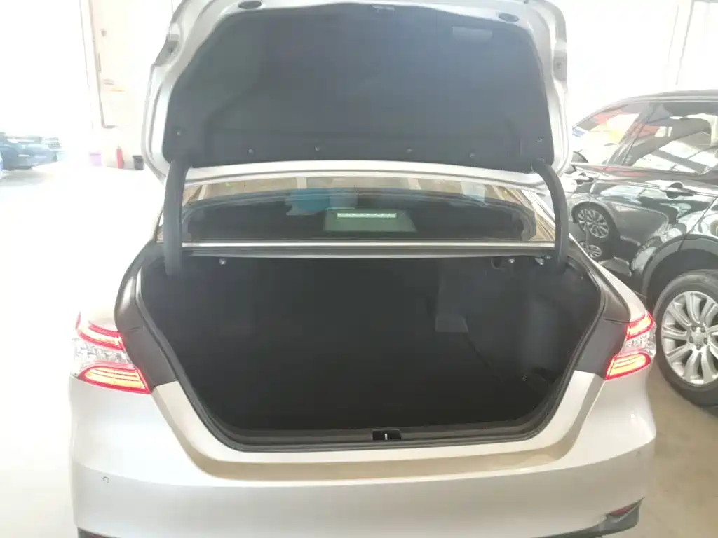 Toyota Camry 2020 — фото 15