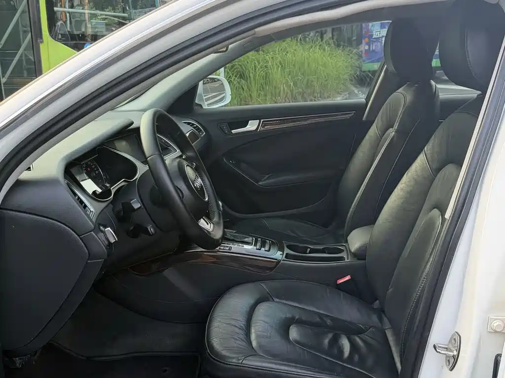 Audi A4L 2015