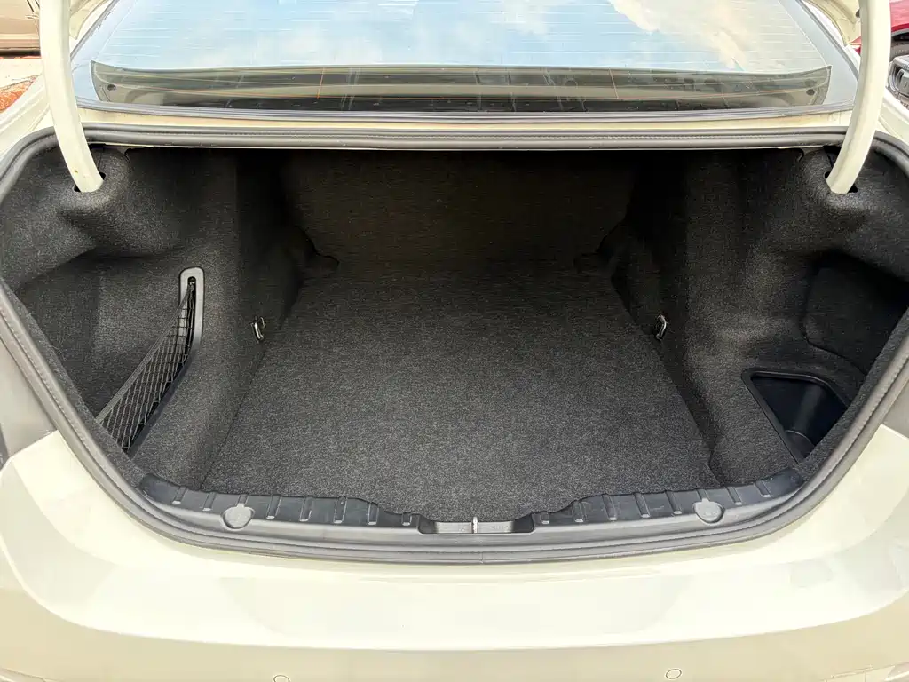 BMW 5 Series 2012 — фото 19
