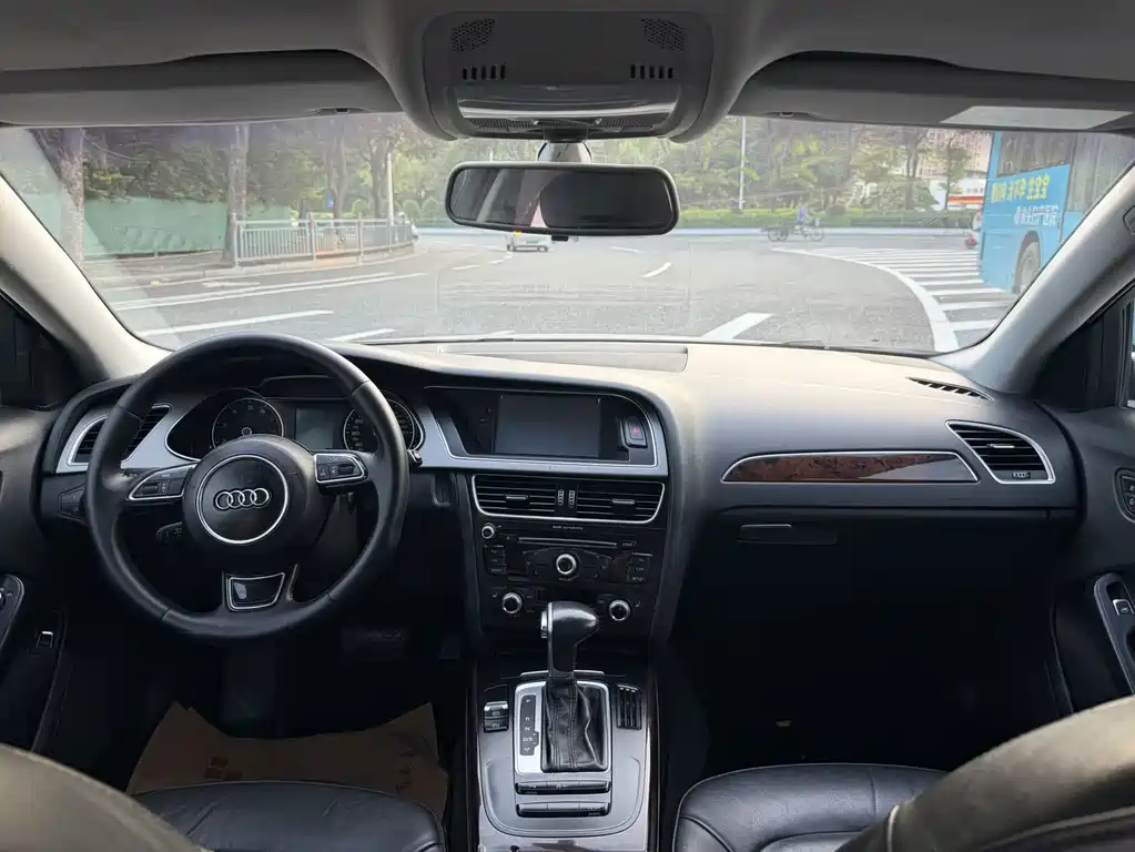 Audi A4L 2015