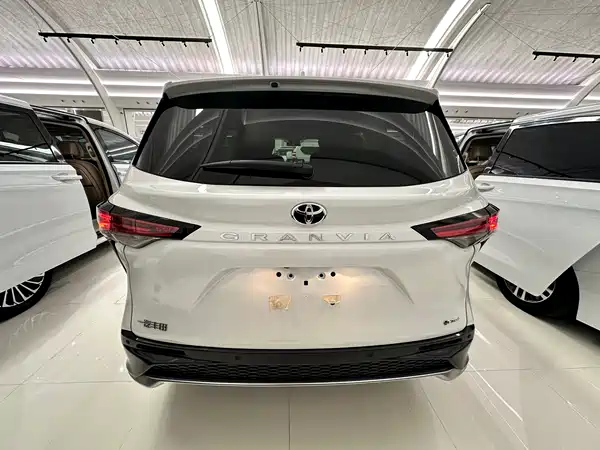 Toyota Granvia 2026