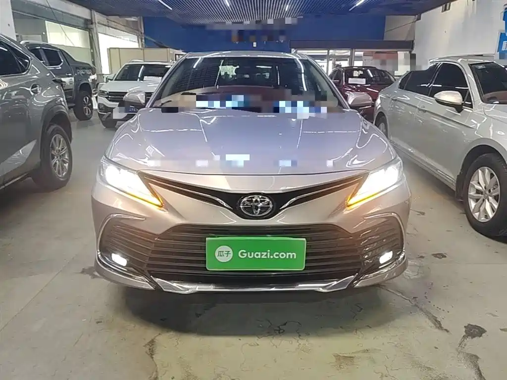 Toyota Camry 2023 — фото 3