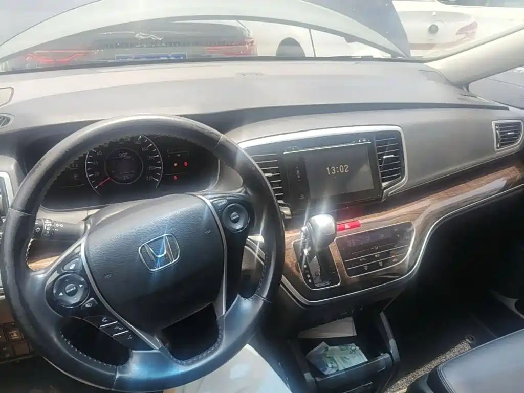 Honda Odyssey 2017 — фото 10