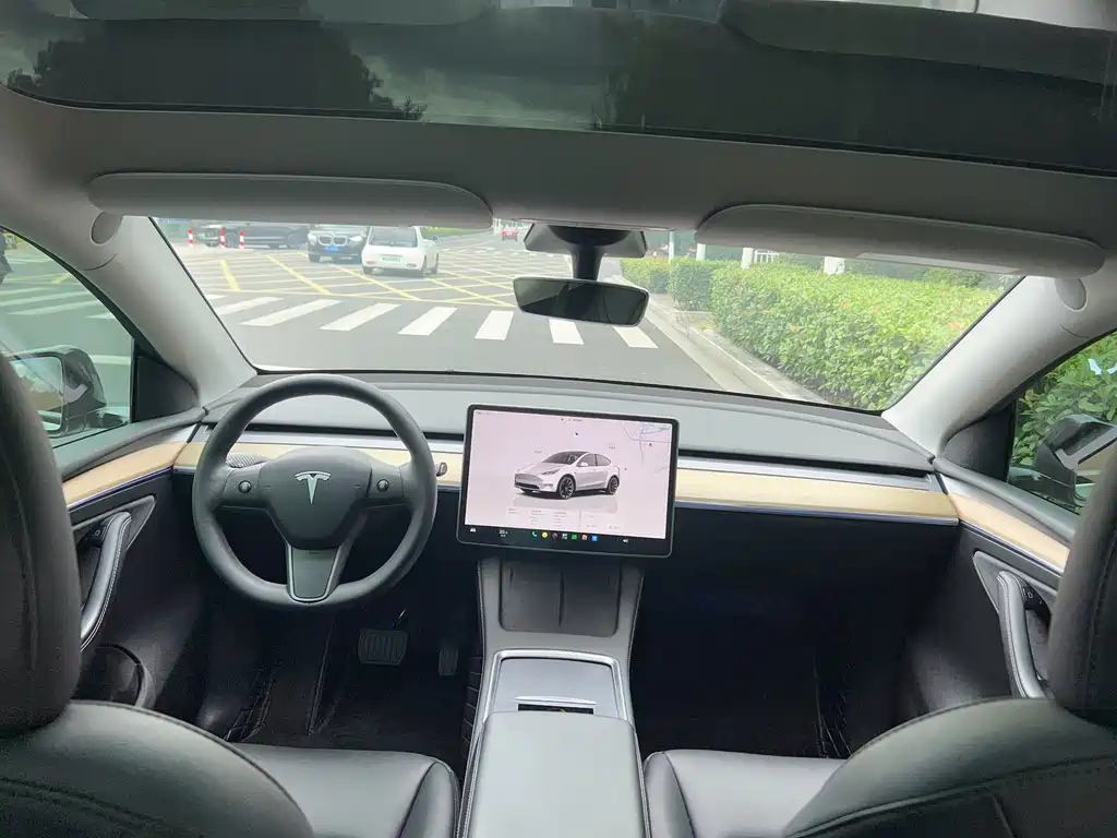 Tesla Model Y 2023 — фото 10