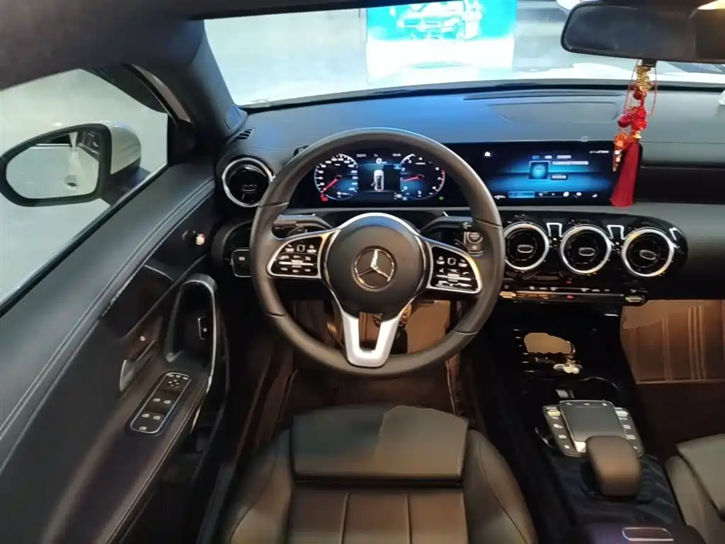 Mercedes-Benz A-Class 2022 — фото 11
