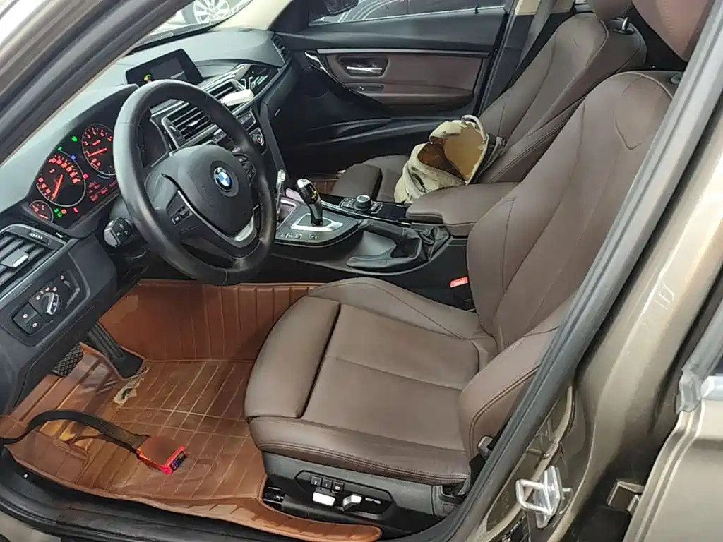 BMW 3 Series 2018 — фото 15