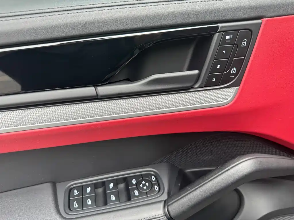 Porsche Cayenne 2023 — фото 11