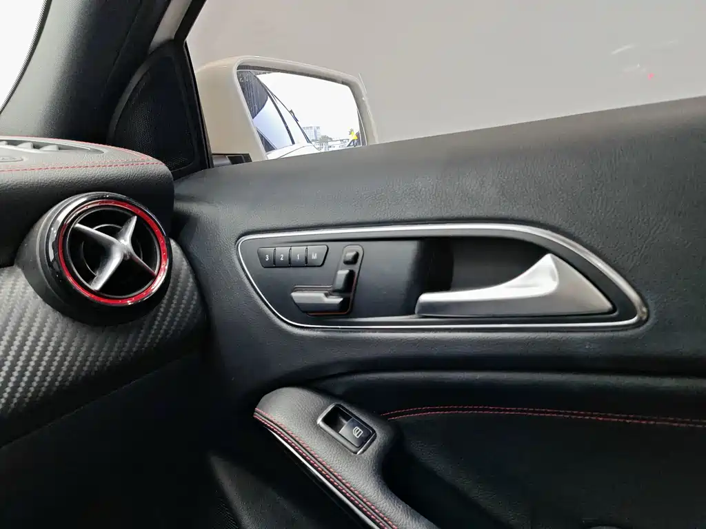 Mercedes-Benz A-Class AMG 2015 — фото 16