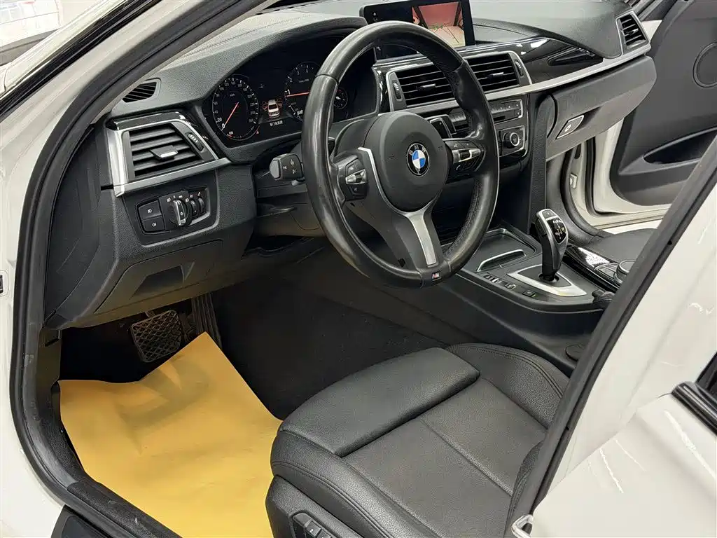 BMW 3 Series 2019 — фото 9