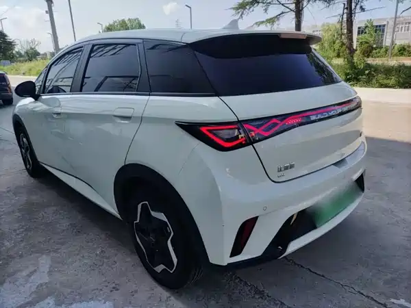 BYD Dolphin 2025
