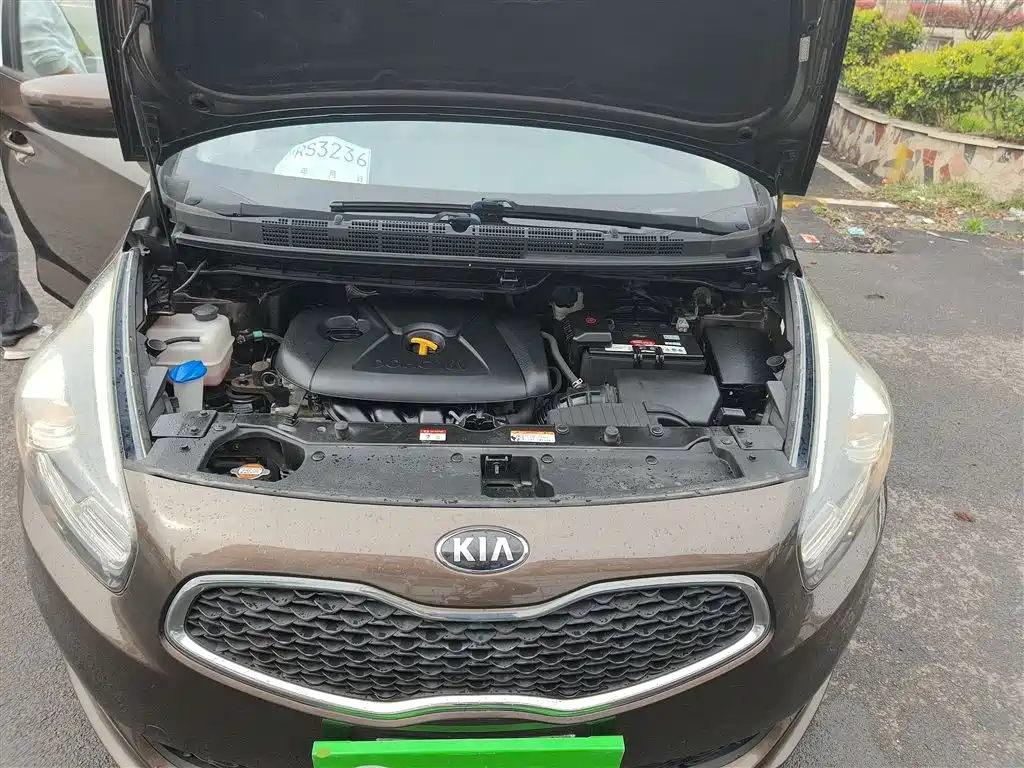 Kia Carens 2015 — фото 20
