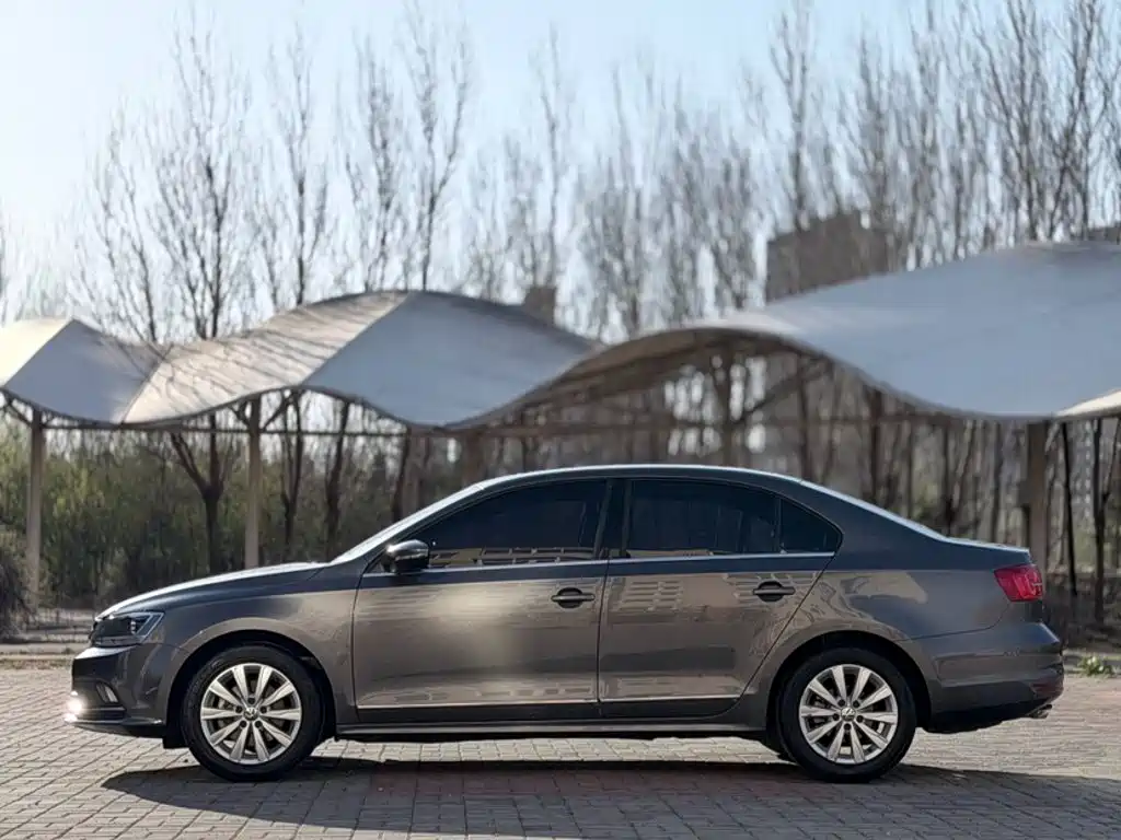 Volkswagen Sagitar 2016