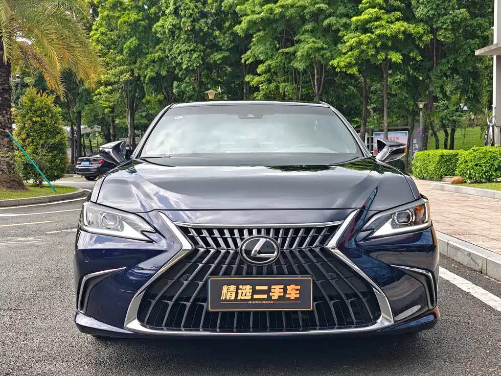 Lexus ES 2024