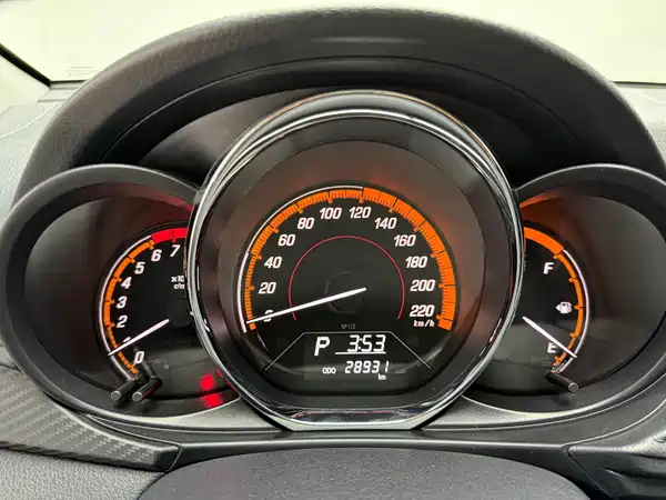 Toyota Yaris L 2023