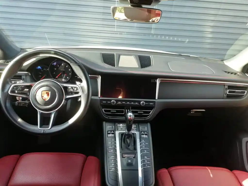 Porsche Macan 2018 — фото 14