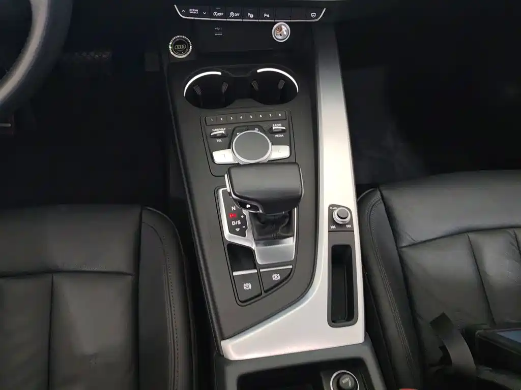 Audi A4L 2020 — фото 10