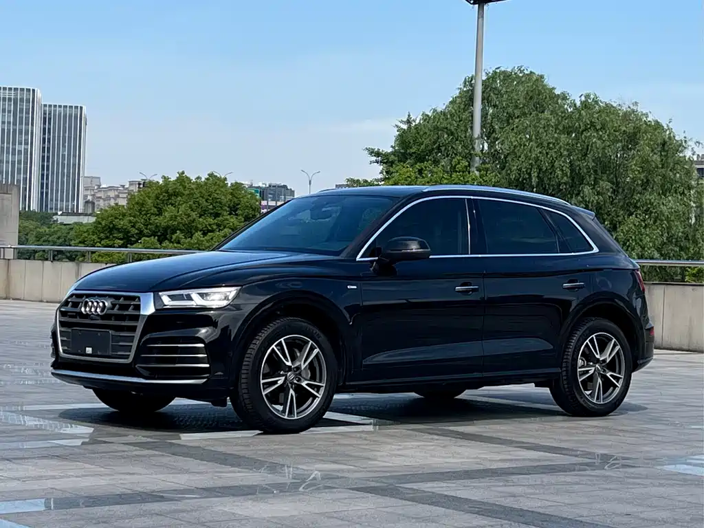 Audi Q5L 2021 — фото 1