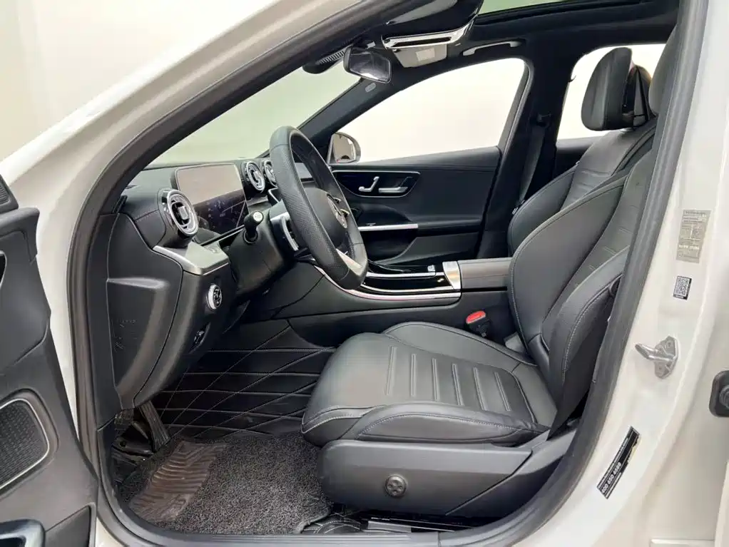 Mercedes-Benz C-Class 2023 — фото 4