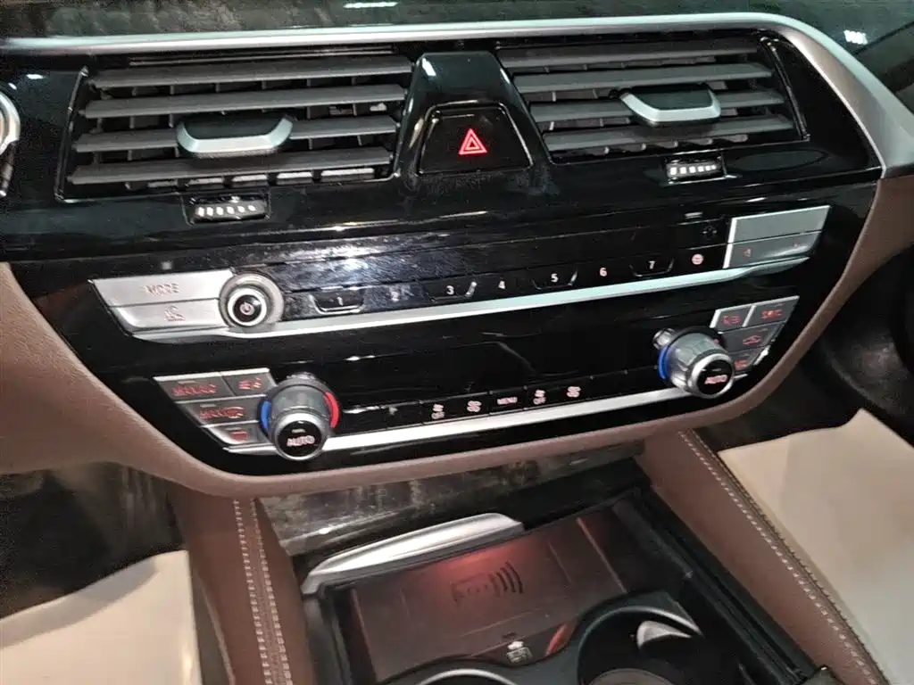 BMW 5 Series 2022 — фото 13