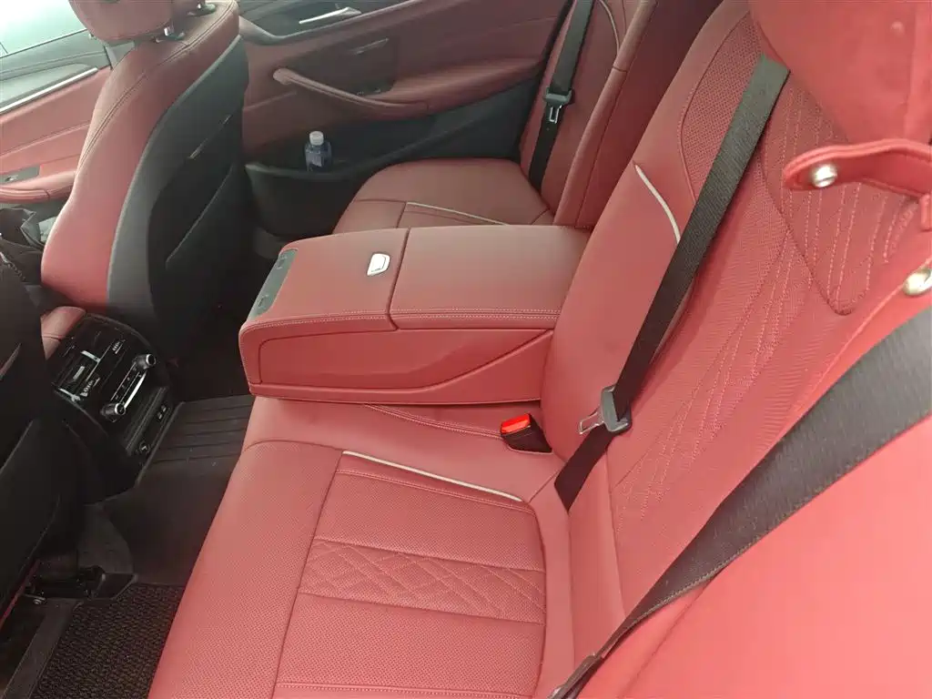BMW 5 Series 2022 — фото 17