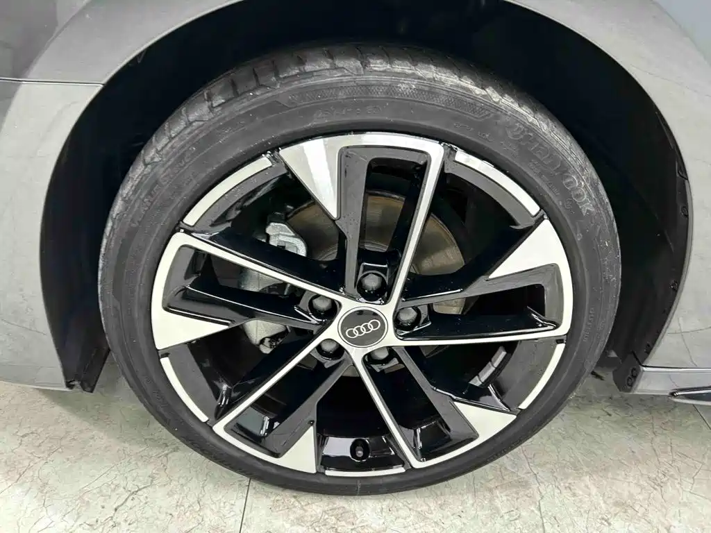 Audi A3 2023 — фото 19