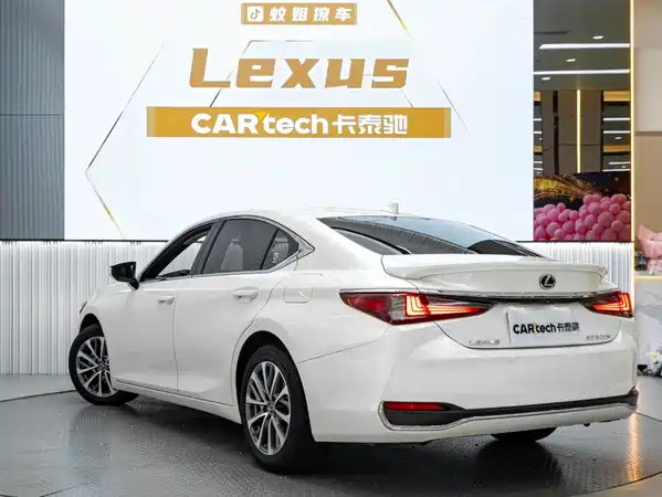 Lexus ES 2023