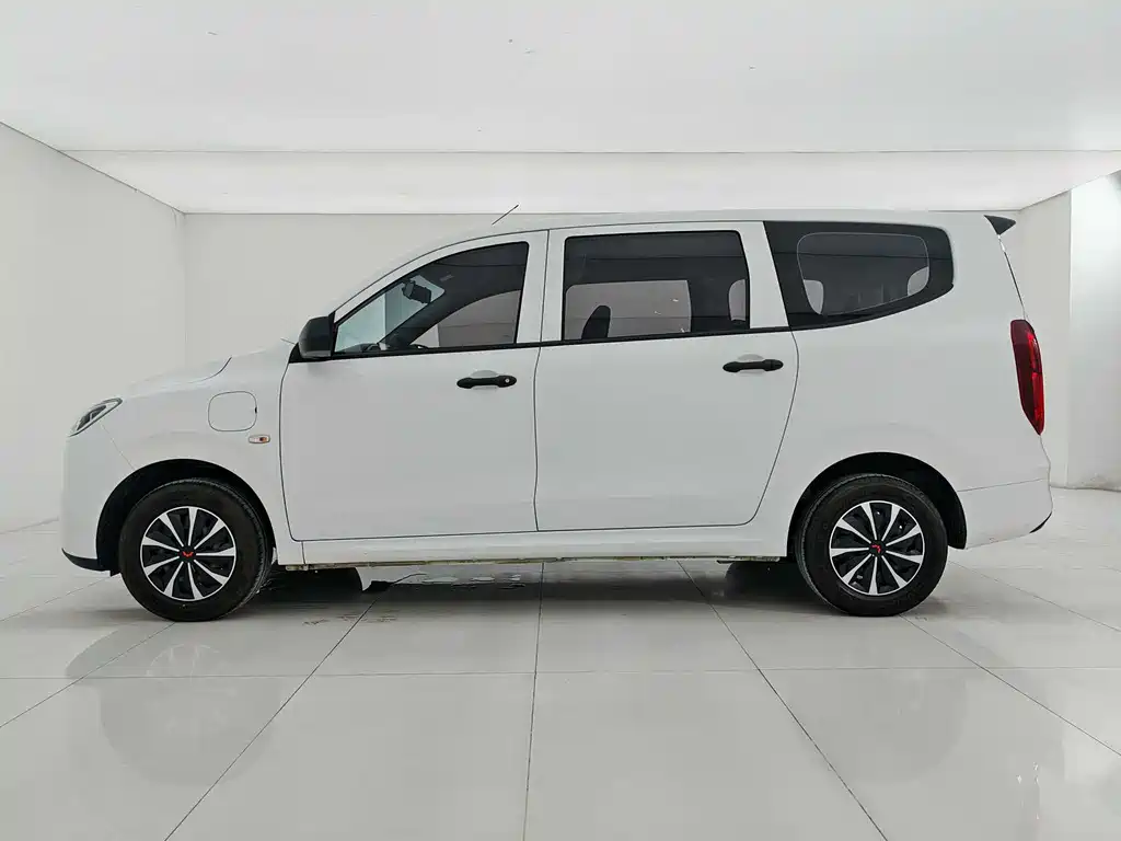 Wuling Hongguang New Energy 2025