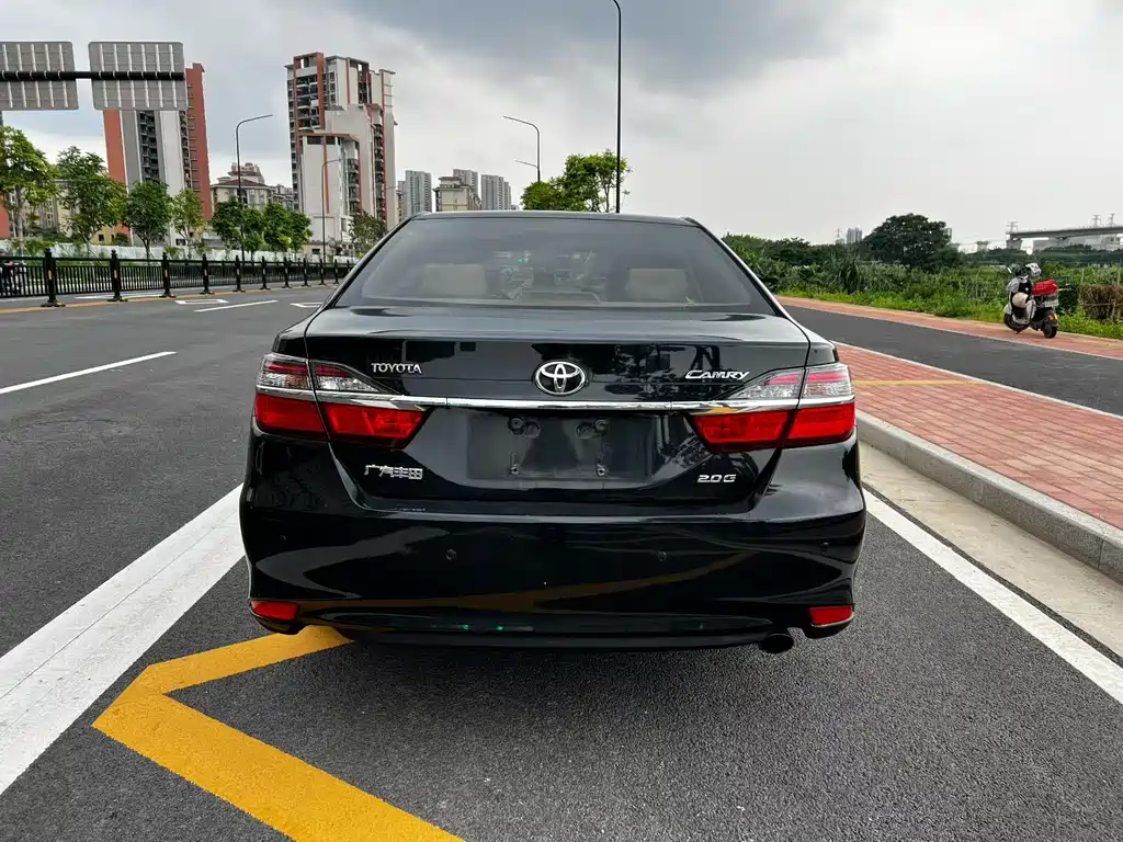 Toyota Camry 2017 — фото 8
