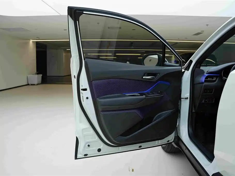 Toyota C-HR 2019 — фото 17