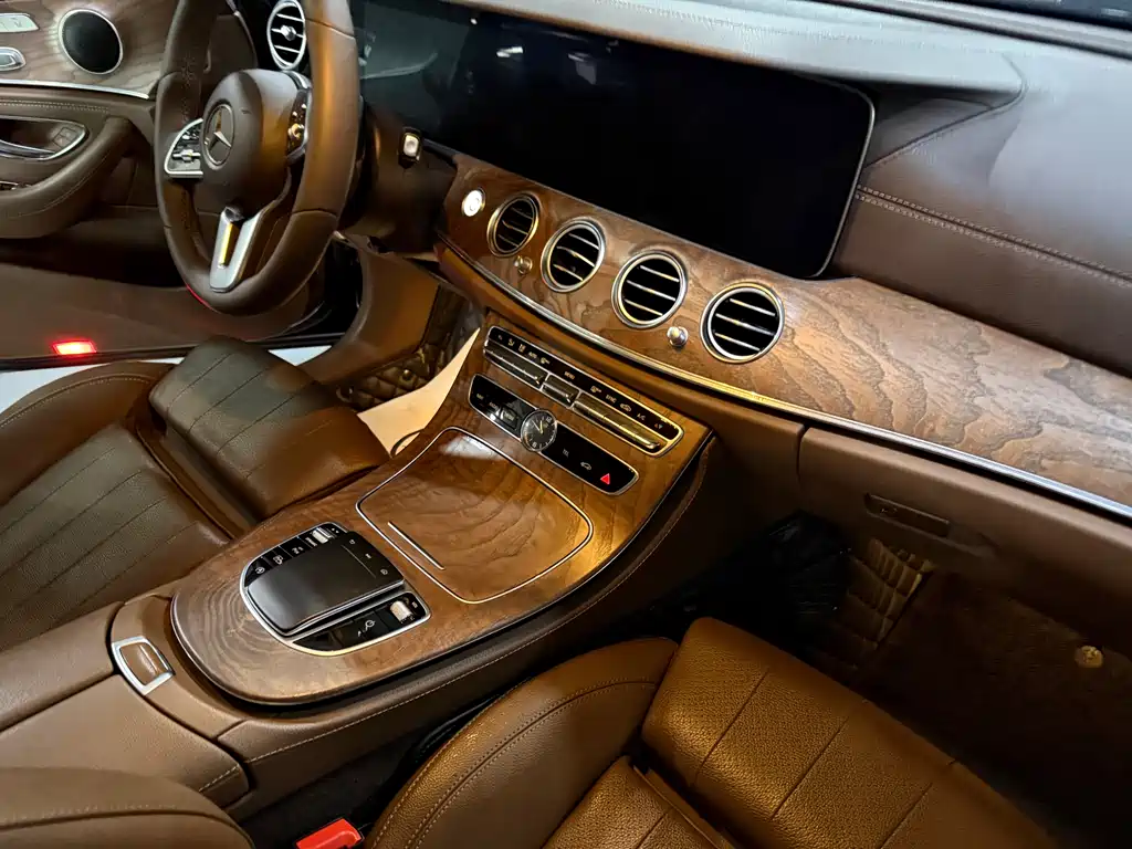 Mercedes-Benz E-Class 2019 — фото 16