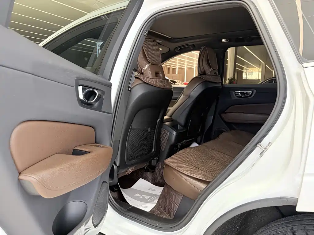 Volvo XC60 2021 — фото 18