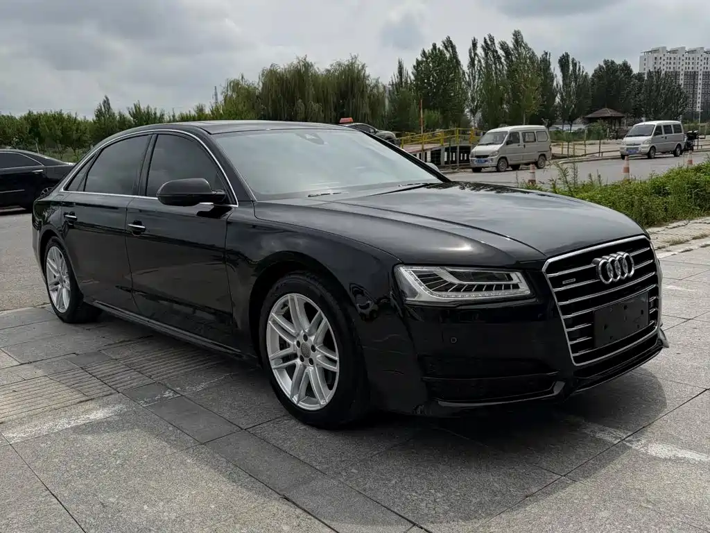 Audi A8 2018 — фото 2
