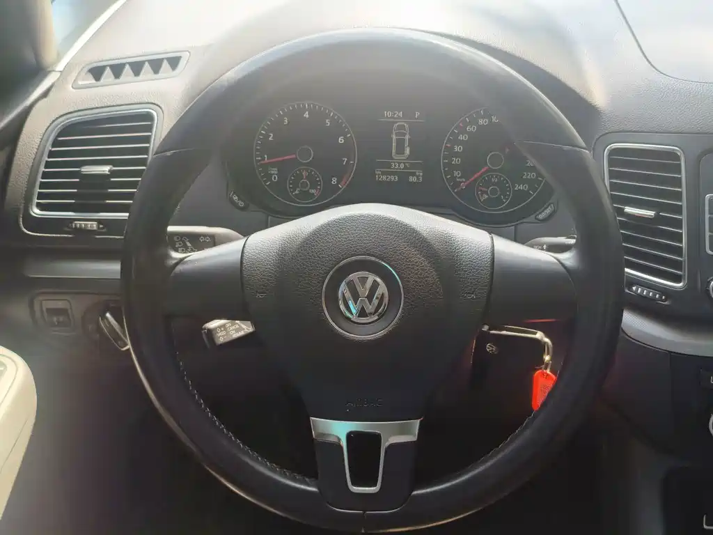 Volkswagen Sharan 2015 — фото 11
