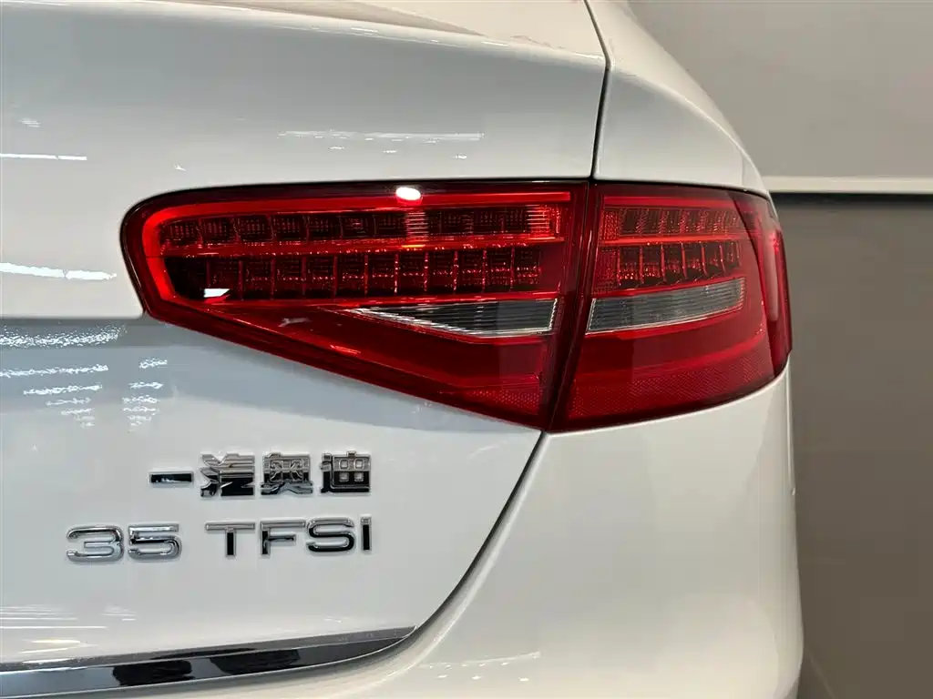 Audi A4L 2015 — фото 14